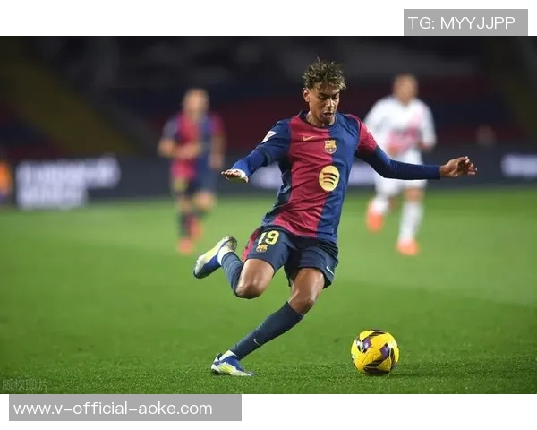 每体：巴萨内部认为有人故意抹黑亚马尔；球队对他完全信任